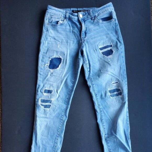 Tinseltown Light wash Blue Distressed Jeans - Picture 2 of 8